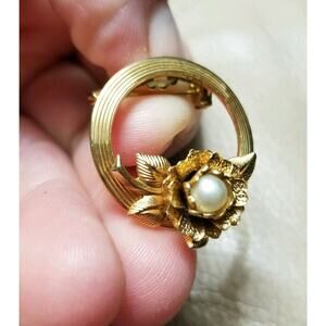 Vintage Floral Pearl Hoop Wreath BROOCH Flower Gold Tone Pin